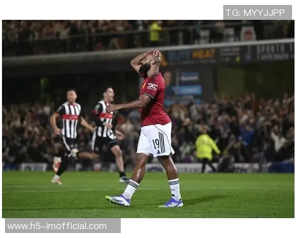 曼联主场门票收入大幅下滑5000万镑球迷热情难再恢复 曼联主场门票收入大幅下滑5000万镑球迷热情难再恢复