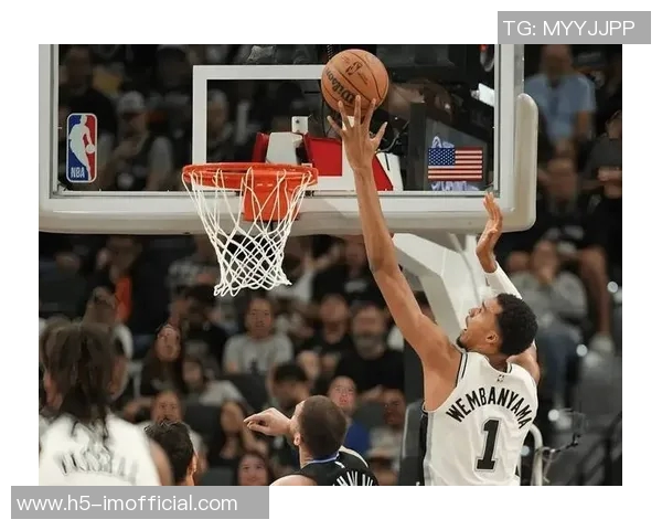 马刺轻松击败雄鹿战绩追平掘金重返西部第二名位置 马刺轻松击败雄鹿战绩追平掘金重返西部第二名位置