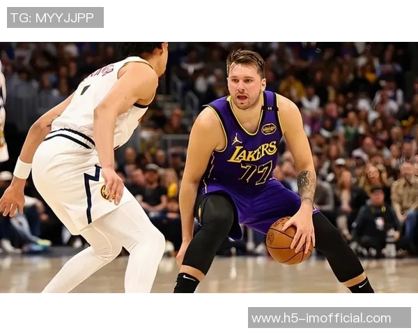 霍里直言东契奇比赛中频繁造犯规策略裁判不吹他就持续尝试